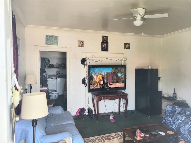 848 Arlington Ave, New Castle/5Th, PA 16101 - carpeted living room featuring crown molding, ceiling fan, and washing machine and clothes dryer