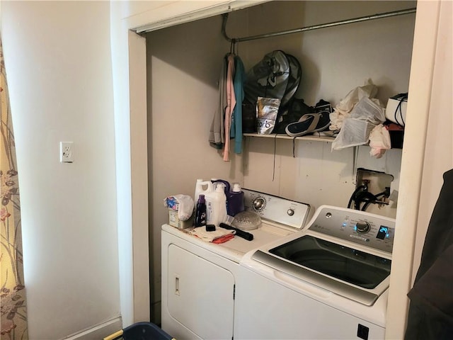 848 Arlington Ave, New Castle/5Th, PA 16101 - washroom featuring independent washer and dryer