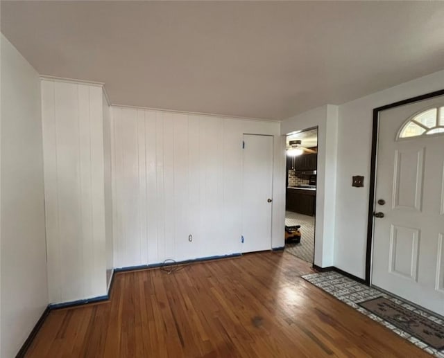 186 Kathleen Dr, Baldwin Boro, PA 15227 - foyer entrance with hardwood / wood-style floors and baseboards