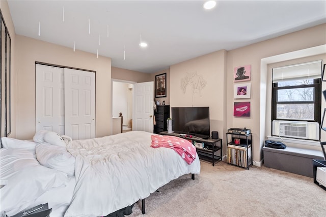 bedroom featuring cooling unit, light carpet, a closet, and recessed lighting