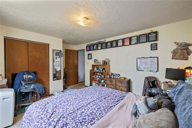 carpeted bedroom featuring a closet and a textured ceiling