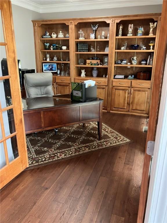 123 Windermere Ct, Peters Twp, PA 15317 - living area with crown molding, dark wood finished floors, and a desk