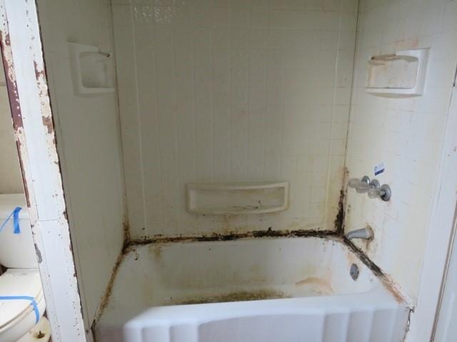 501 Adams St, West Newton, PA 15089 - full bath with toilet and shower / tub combination