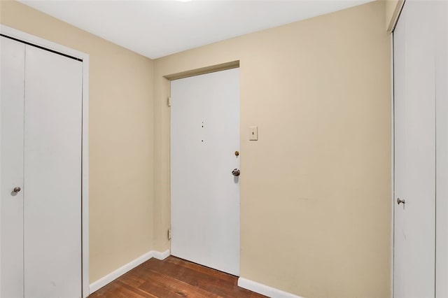 5841 Morrowfield Ave Unit 104, Squirrel Hill, PA 15217 - entryway featuring dark wood-type flooring and baseboards