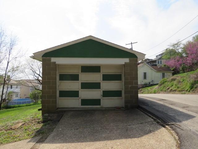 437 Shady Ave, Charleroi Boro, PA 15022 - detached garage featuring concrete driveway