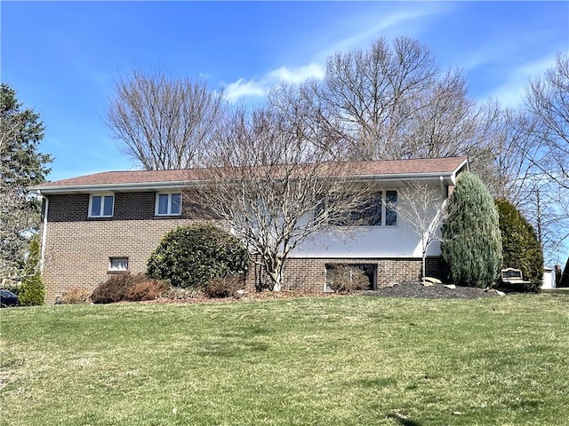 view of front of home featuring a front yard and brick siding