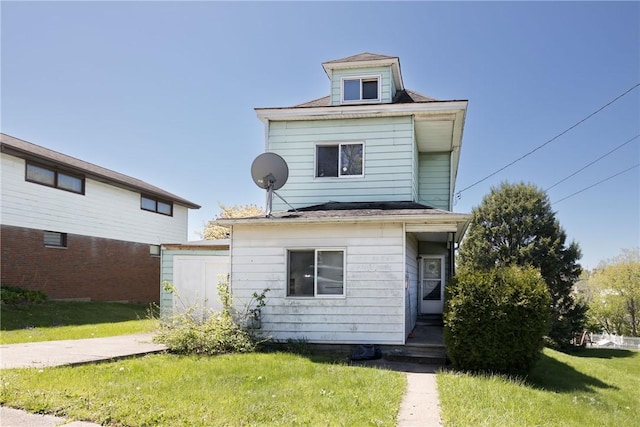 1113 Nash Ave, Monessen, PA 15062 - traditional-style home featuring a front lawn