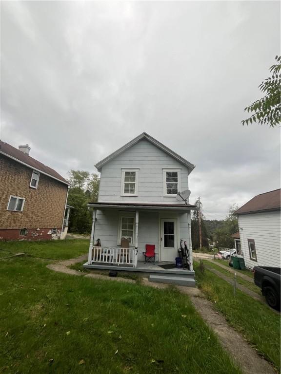 view of front of house featuring a porch and a front yard