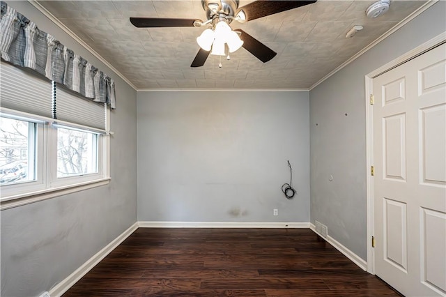 719 Zimmerman St, Jeannette, PA 15644 - unfurnished room featuring a smoke detector, ornamental molding, wood finished floors, and a ceiling fan