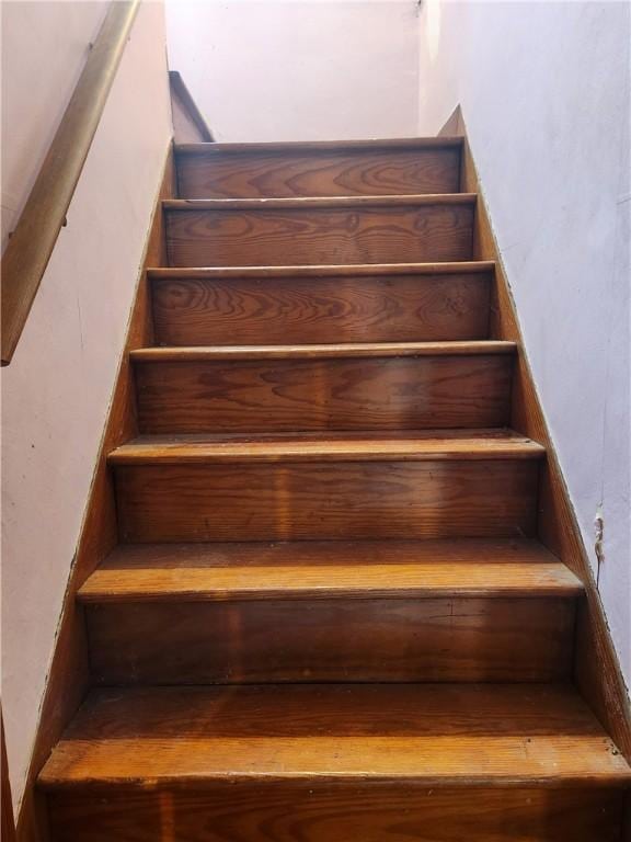 418 Pine Hill Rd, W Kittanning Boro, PA 16201 - view of stairs
