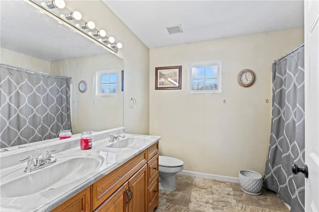 505 Luke Ct, Cranberry Twp, PA 16066 - bathroom with double vanity, toilet, baseboards, and curtained shower