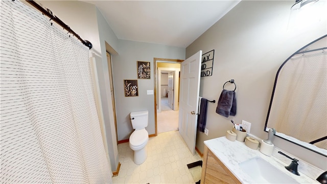 full bathroom featuring toilet, vanity, baseboards, a shower with shower curtain, and tile patterned floors