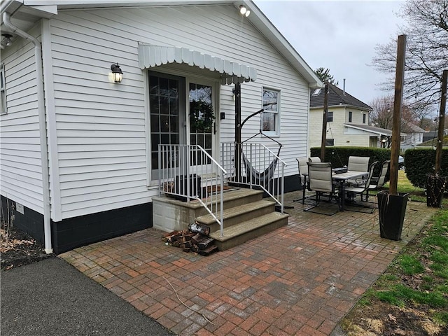entrance to property featuring a patio and outdoor dining space