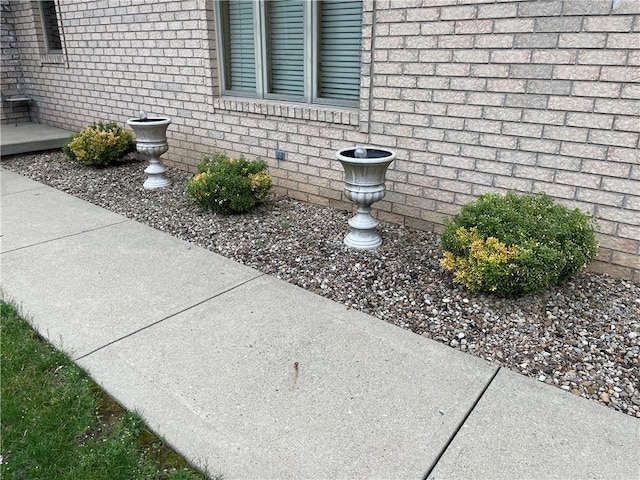 129 Lakeshore Dr, Center Twp But, PA 16001 - exterior view of brick siding