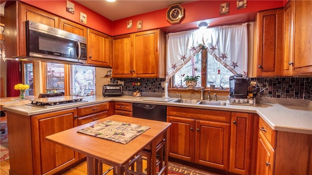 612 Freeport Rd, South Buffalo Twp, PA 16229 - kitchen with appliances with stainless steel finishes, a sink, a peninsula, light countertops, and decorative backsplash