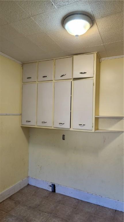613 Terrace Ave, Grove City Boro, PA 16127 - laundry area with baseboards