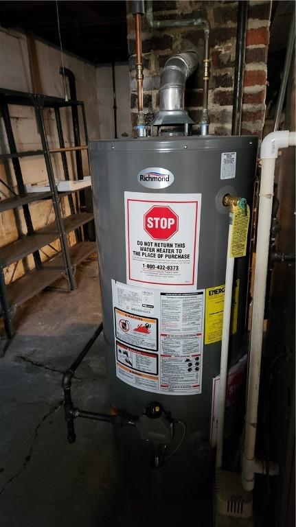 613 Terrace Ave, Grove City Boro, PA 16127 - utility room with gas water heater