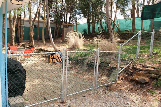 808 Thompson Run Rd, Springdale Twp, PA 15049 - view of yard with a gate and fence