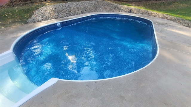 128 Crystal Springs Dr, Cranberry Twp, PA 16066 - view of swimming pool