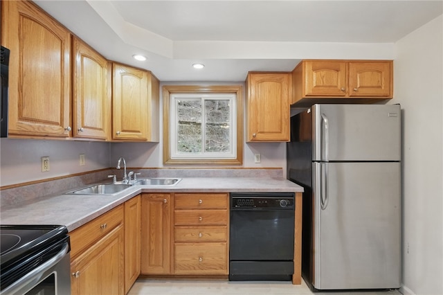 130 Shiela Dr, Green Tree, PA 15220 - kitchen with stainless steel appliances, a sink, recessed lighting, and light countertops