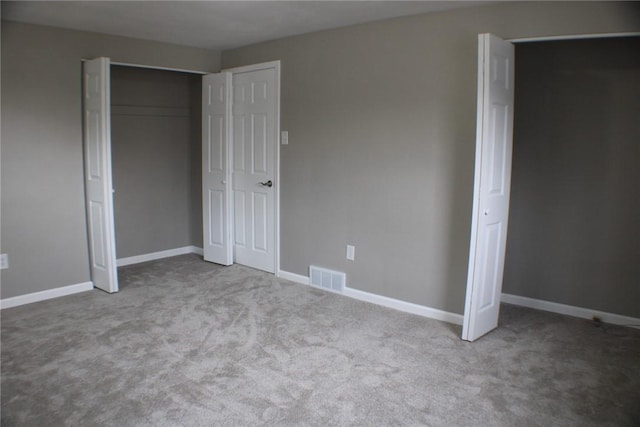 unfurnished bedroom featuring carpet, baseboards, and a closet