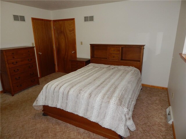 104 N Eberhart Rd, Twp Of But Nw, PA 16001 - carpeted bedroom featuring baseboards and visible vents