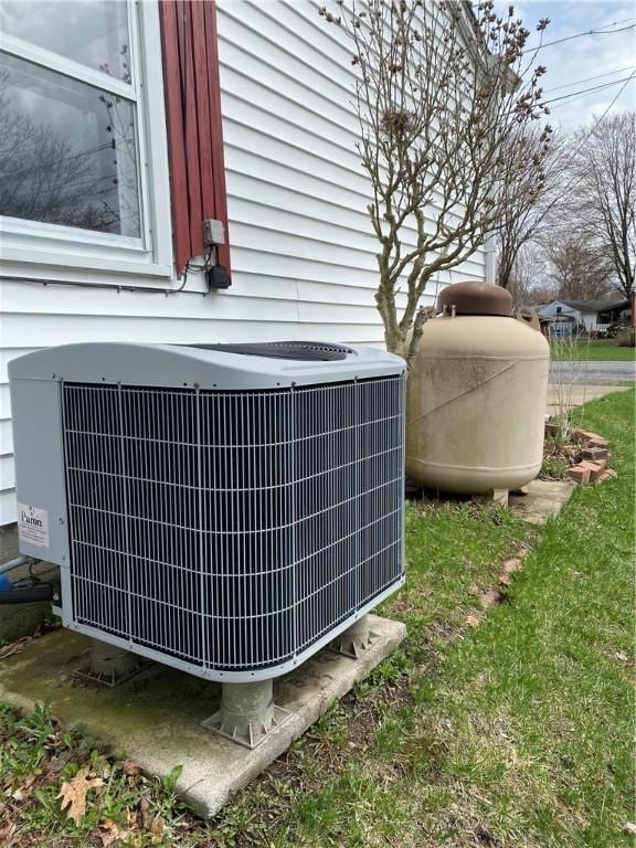 7005 N Dr, Shenango-Cra, PA 16134 - exterior view of central AC and propane tank