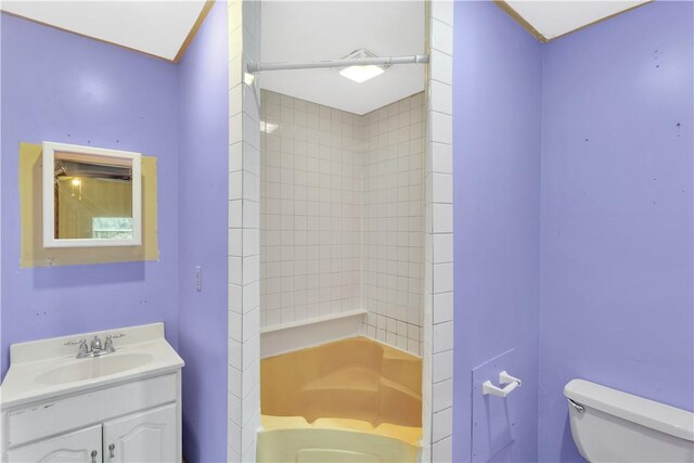 full bath with a shower, toilet, and vanity