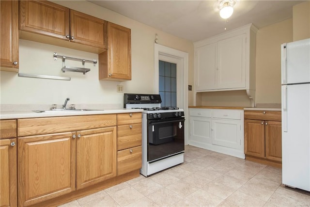 7447 Schoyer Ave, Swissvale, PA 15218 - kitchen with light countertops, ceiling fan, gas stove, a sink, and freestanding refrigerator