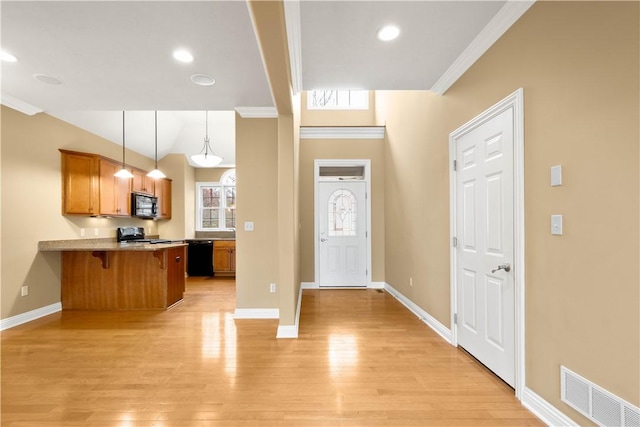 1728 Waterleaf Dr, Franklin Park, PA 15143 - interior space featuring brown cabinetry, a peninsula, black appliances, visible vents, and a breakfast bar
