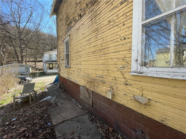 142 Baker St, Aliquippa, PA 15001 - view of side of home with crawl space