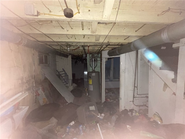 142 Baker St, Aliquippa, PA 15001 - unfinished basement with water heater