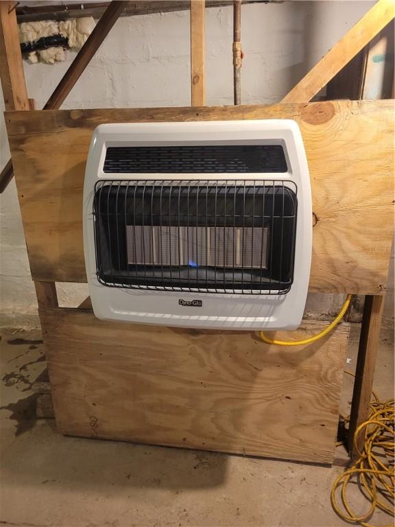 11 Murner Ln, Claysville, PA 15323 - room details with heating unit
