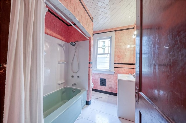 1223 Chelton Ave, Brookline, PA 15226 - full bathroom featuring vanity, toilet, shower / bath combo, and visible vents