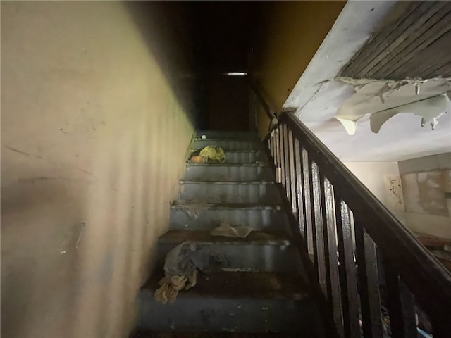140 Baker St, Aliquippa, PA 15001 - view of staircase