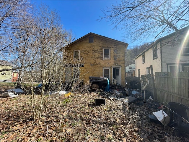140 Baker St, Aliquippa, PA 15001 - back of house with fence