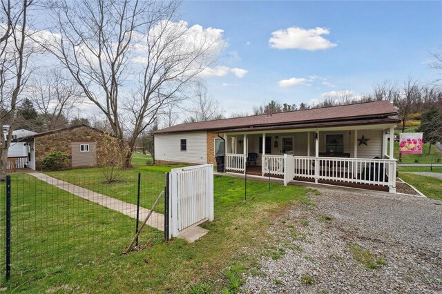 view of front of house featuring a porch and a front lawn