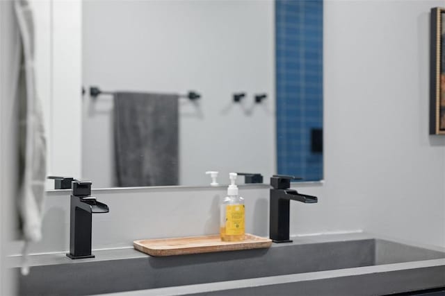 bathroom featuring a sink