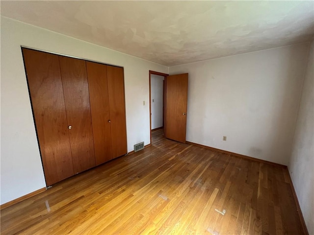 546 Center Hill Dr, Plum Boro, PA 15239 - unfurnished bedroom with visible vents, baseboards, light wood finished floors, and a closet
