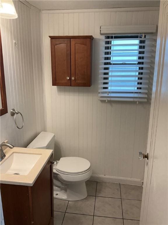 913 Russellwood Ave, Mckees Rocks, PA 15136 - bathroom featuring toilet, tile patterned floors, and vanity
