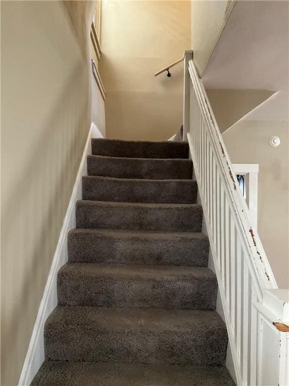 913 Russellwood Ave, Mckees Rocks, PA 15136 - view of stairway