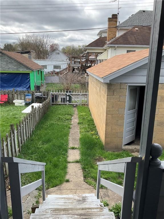 913 Russellwood Ave, Mckees Rocks, PA 15136 - view of yard featuring fence