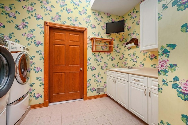 422 Heights Dr, Pine Twp Nal, PA 15044 - clothes washing area with wallpapered walls, visible vents, independent washer and dryer, cabinet space, and a sink