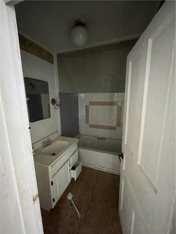 846 Florence Ave, East Mckeesport, PA 15035 - full bath with vanity and a tub to relax in
