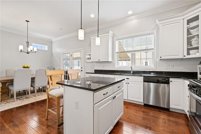 kitchen featuring a sink, dark countertops, a chandelier, and stainless steel appliances