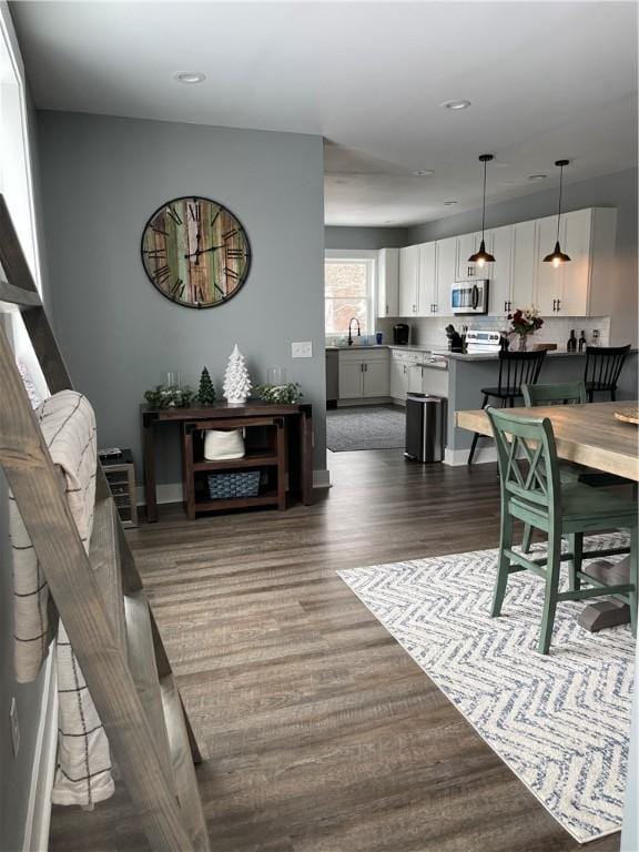 living room featuring dark wood-style flooring and recessed lighting