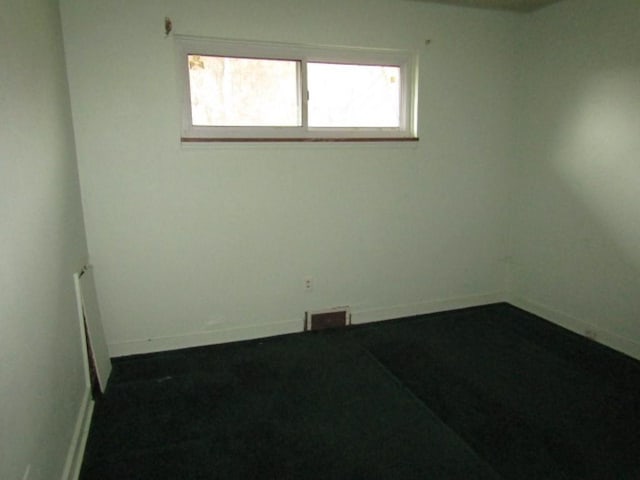 spare room featuring visible vents and baseboards
