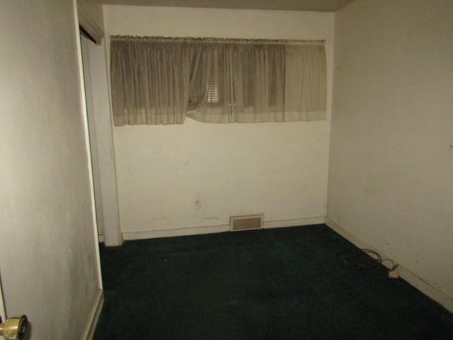 empty room featuring visible vents and baseboards