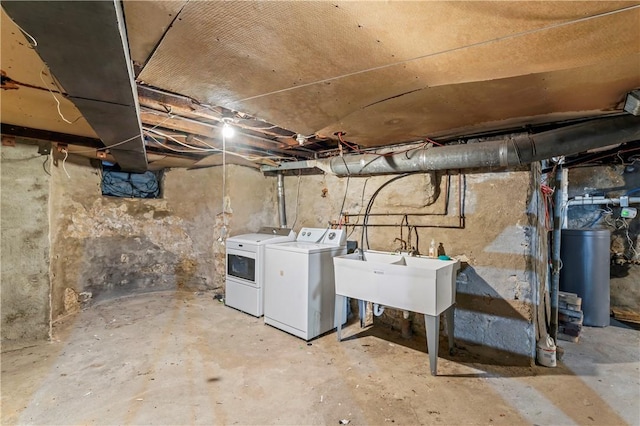 unfinished below grade area featuring a sink and washer and dryer