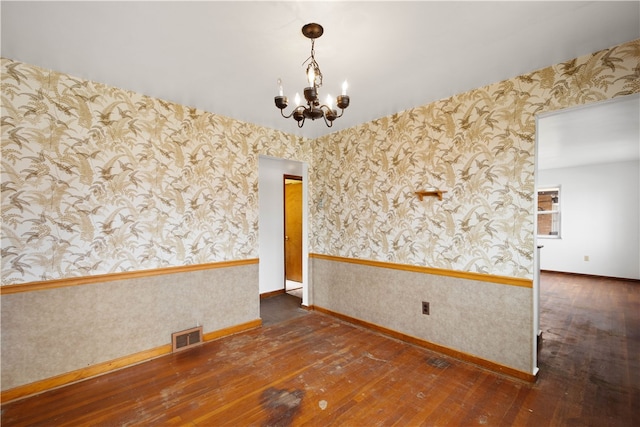 3555 Middleboro Rd, Castle Shannon, PA 15234 - empty room featuring visible vents, baseboards, a chandelier, wallpapered walls, and hardwood / wood-style floors